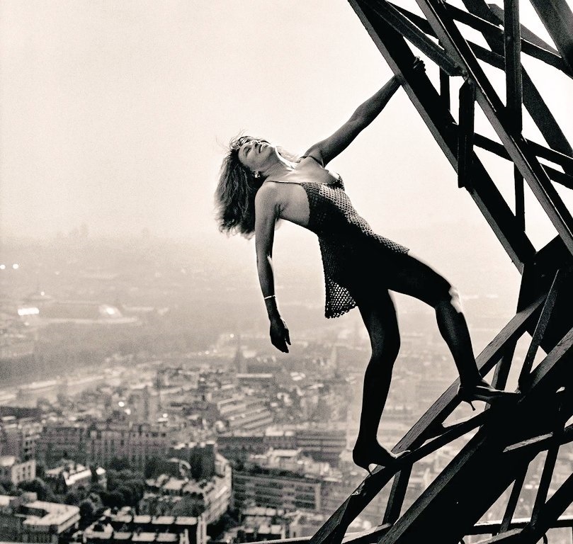 Peter Lindbergh photo of Tina on the Eiffel Tower in 1989